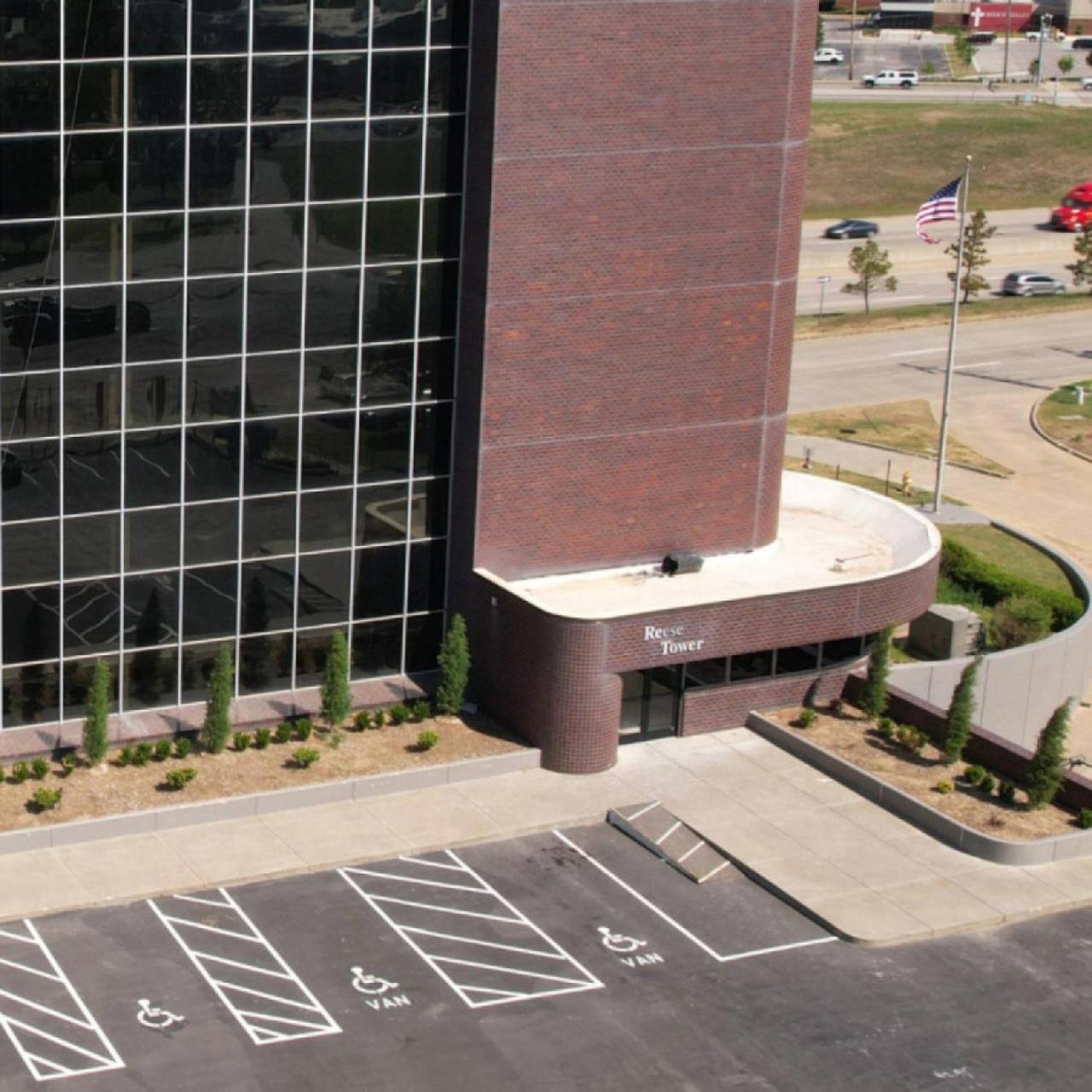 Aparthotel Reese Tower Tulsa Esterno foto